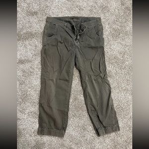J brand size 28 • army green